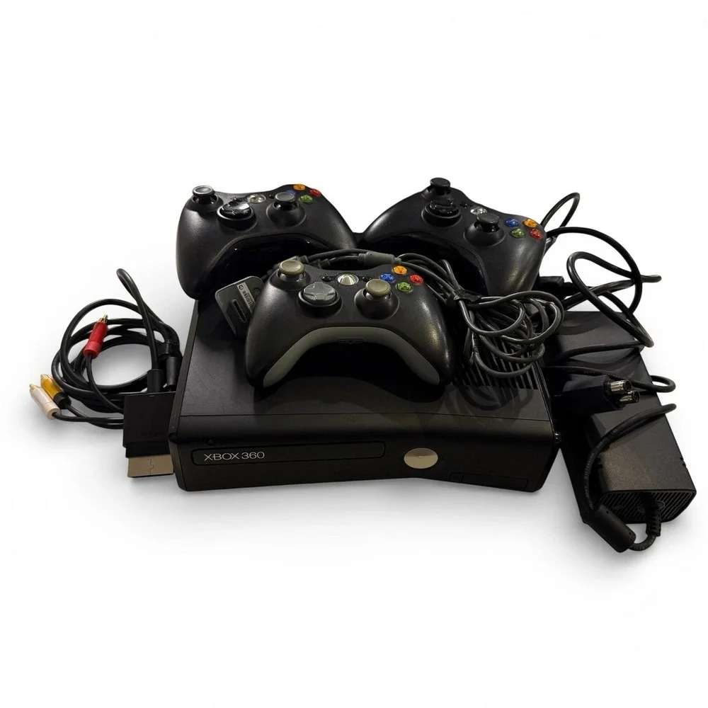 Microsoft Xbox 360 S Slim 1439 NO Hard drive, Controllers, Games, Cables, Kinect